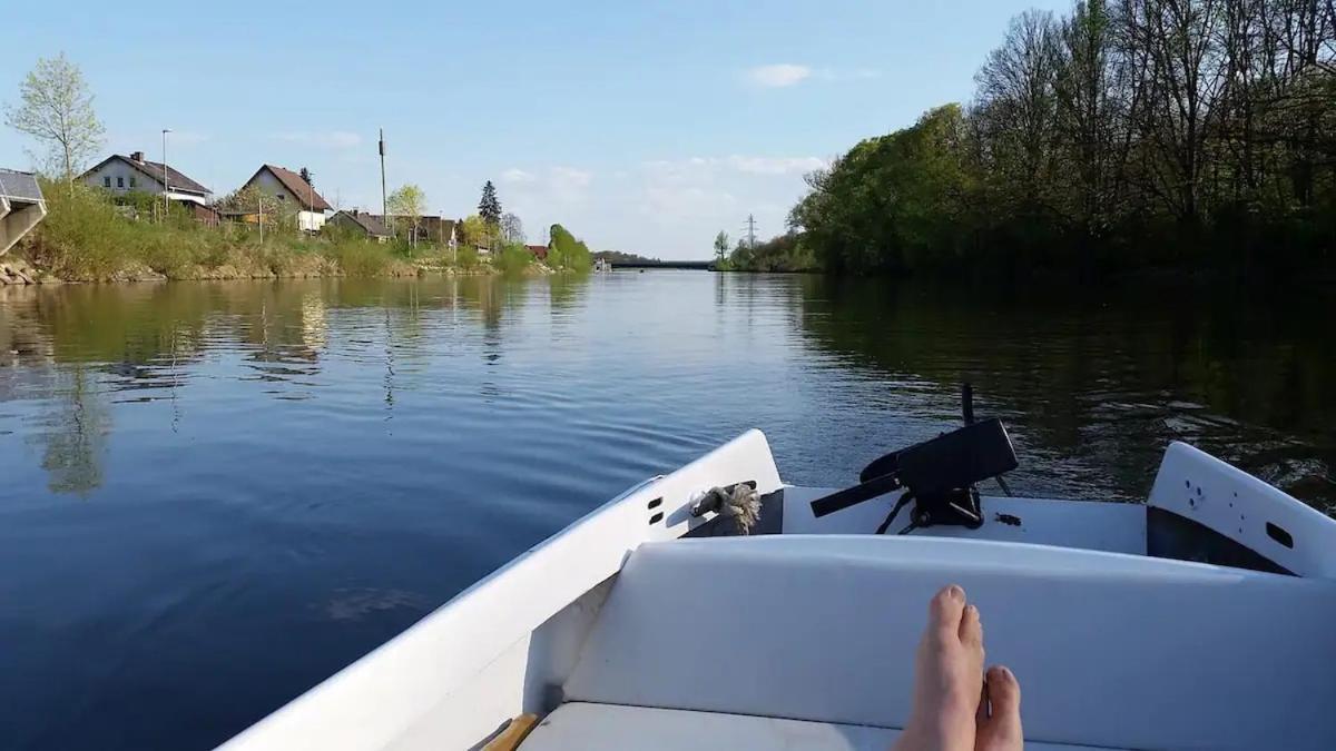 Geraumiger Wohnwagen Unter Baumen Neben Mur-Stausee Feldkirchen bei Graz Exterior foto